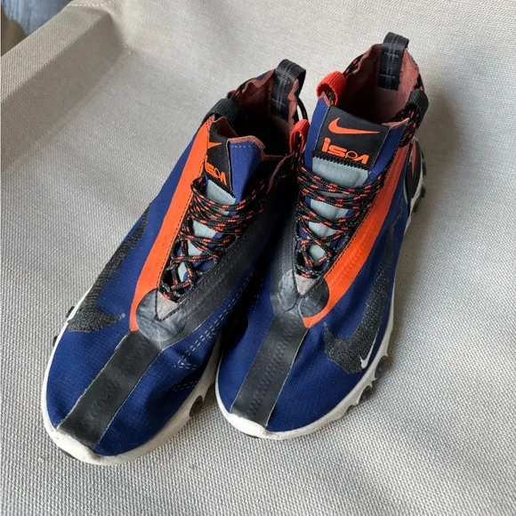 *RARE NIKES* React Runner in Blue Void Team Orange - Men’s 7.5 / Women’s 9.5
