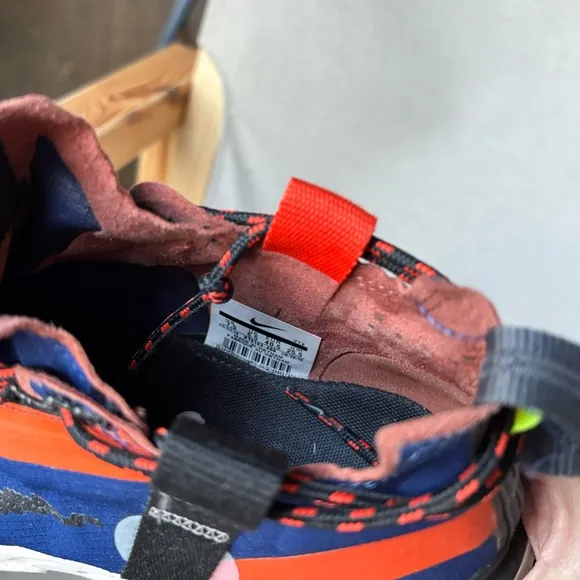 *RARE NIKES* React Runner in Blue Void Team Orange - Men’s 7.5 / Women’s 9.5