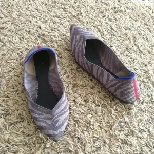 RARE Retired Rothy’s Rothys The Point Gray Zebra Luxury Ballet Flats sz 5
