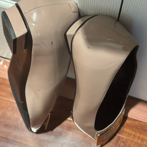 Roger Vivier Tan and Gold Flats with Signature Buckle