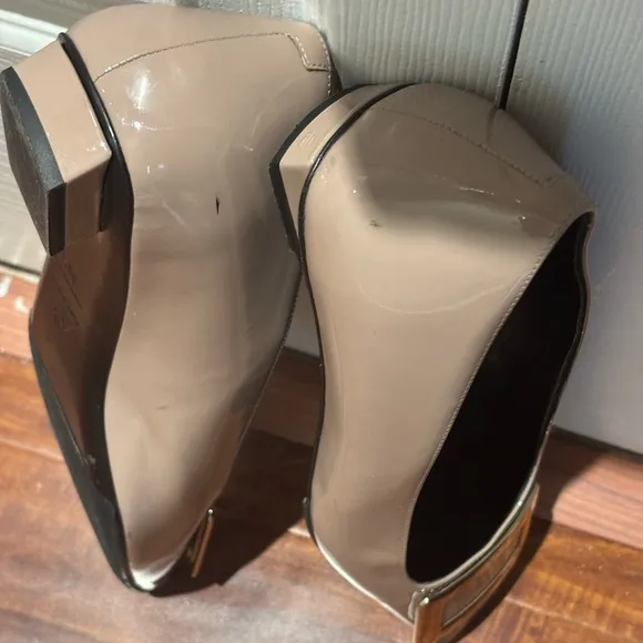 Roger Vivier Tan and Gold Flats with Signature Buckle
