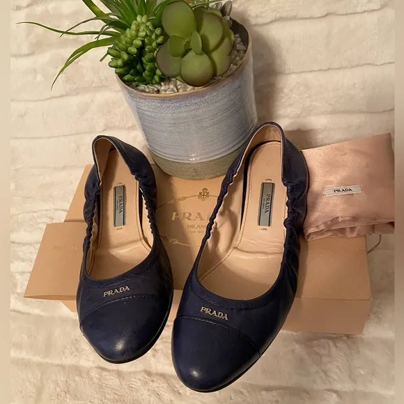 ❤️SALE❤️✨Like New Prada Ballet Flats