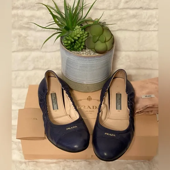 ❤️SALE❤️✨Like New Prada Ballet Flats
