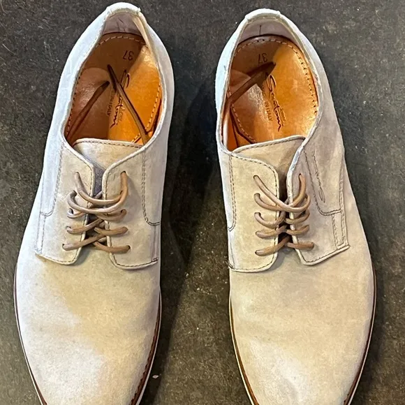 Santoni Tan Flats with Sophisticated Design