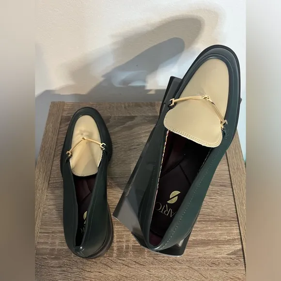 SARTO by Franco Sarto Eda Gold Metal Accent Italian Inspo ChunkySole Loafers Sz9