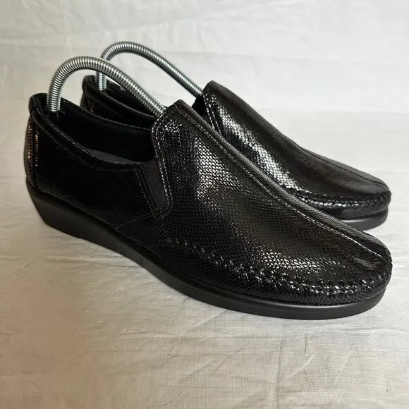 SAS Dream 10.5 Wide Black Snake Skin Pattern Slip On Loafers Comfort Shiny USA