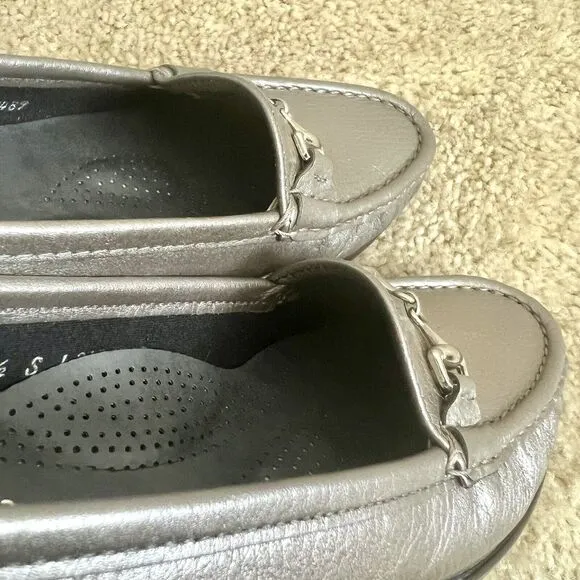 SAS Metro Slip On Loafer Shoes Womens Sz 7.5 Slim Narrow Loafers Pewter Silver
