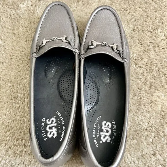 SAS Metro Slip On Loafer Shoes Womens Sz 7.5 Slim Narrow Loafers Pewter Silver
