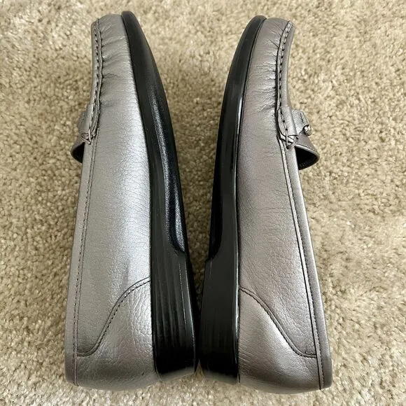 SAS Metro Slip On Loafer Shoes Womens Sz 7.5 Slim Narrow Loafers Pewter Silver
