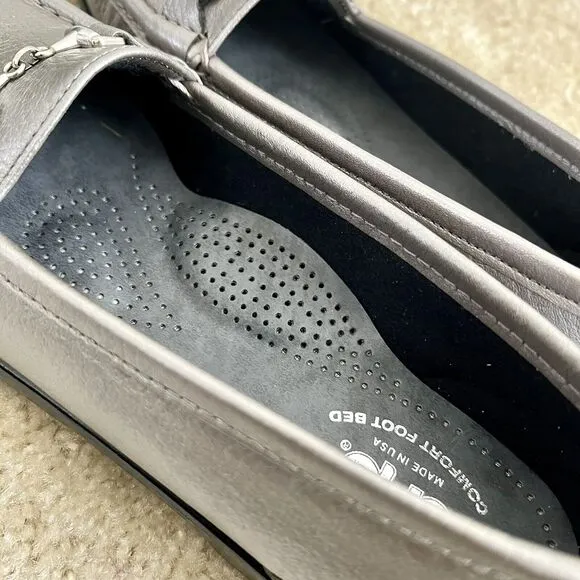 SAS Metro Slip On Loafer Shoes Womens Sz 7.5 Slim Narrow Loafers Pewter Silver