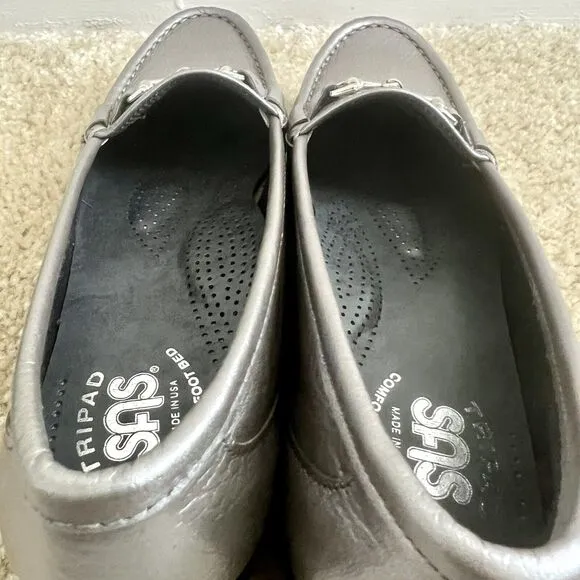 SAS Metro Slip On Loafer Shoes Womens Sz 7.5 Slim Narrow Loafers Pewter Silver