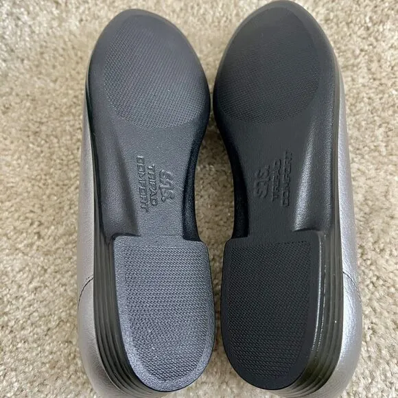 SAS Metro Slip On Loafer Shoes Womens Sz 7.5 Slim Narrow Loafers Pewter Silver