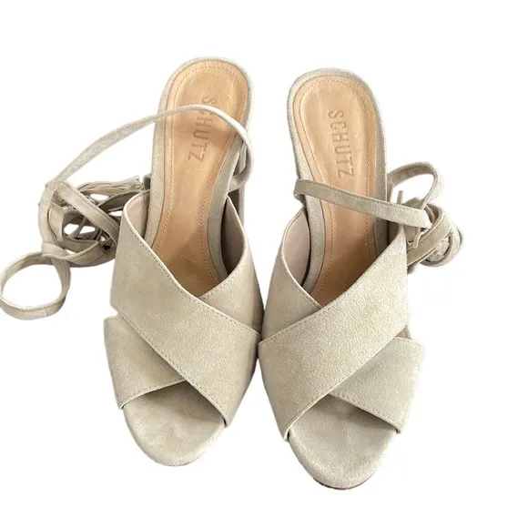 Schutz Damila Kid Suede Wraparound Block Heels In Oyster. Size 8