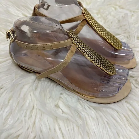 Schutz Womens Flat Sandals Ankle Strap Leather Strappy Thong Casual Gold Size 6B