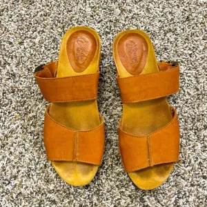 Sergio Tomani Women’s Leather Camel Flat Sandals Size 39