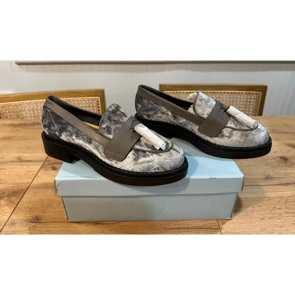 Seychelles Final Call Velvet Loafer Taupe Greige Size 9.5/10 NIB Leather Sleek