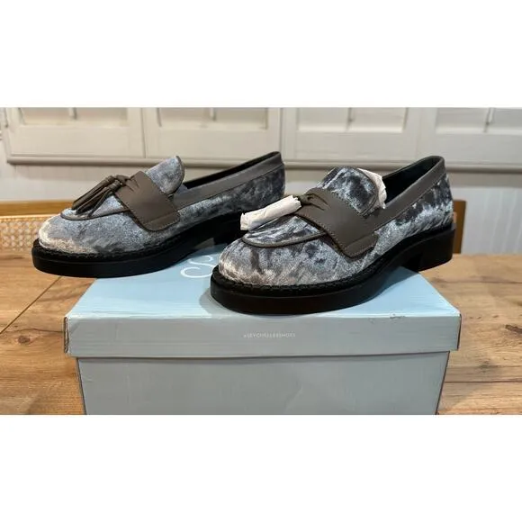 Seychelles Final Call Velvet Loafer Taupe Greige Size 9.5/10 NIB Leather Sleek