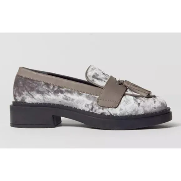 Seychelles Final Call Velvet Loafer Taupe Greige Size 9.5/10 NIB Leather Sleek