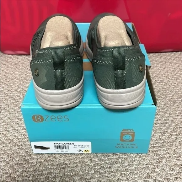 size 9.5 Bzees Niche green camouflage flats