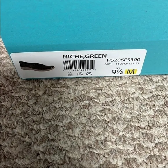 size 9.5 Bzees Niche green camouflage flats