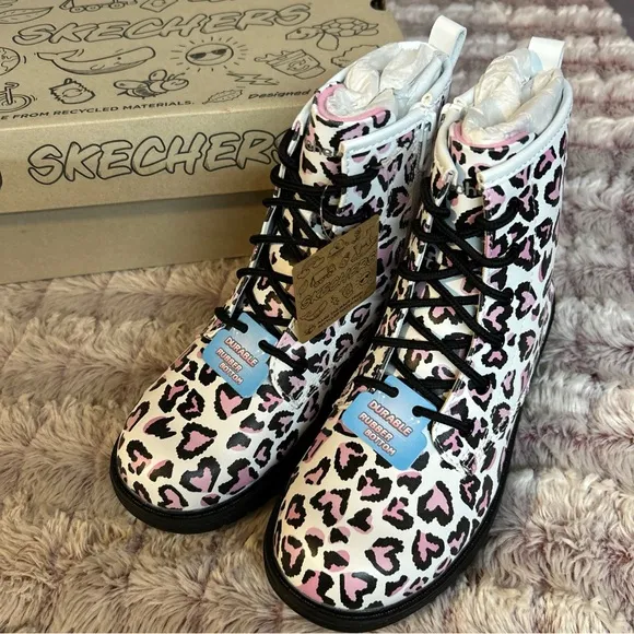 SKECHERS High Top Boots with hearts size 3