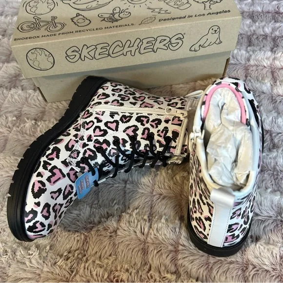 SKECHERS High Top Boots with hearts size 3