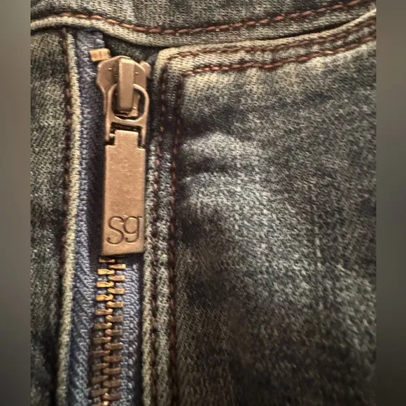 Skinnygirl Cheryl Jogger Jeans with zipper pockets, size 27/4
