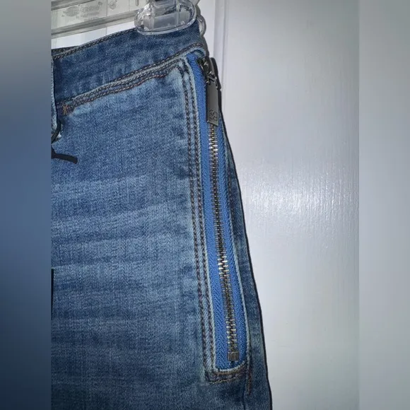 Skinnygirl Cheryl Jogger Jeans with zipper pockets, size 27/4