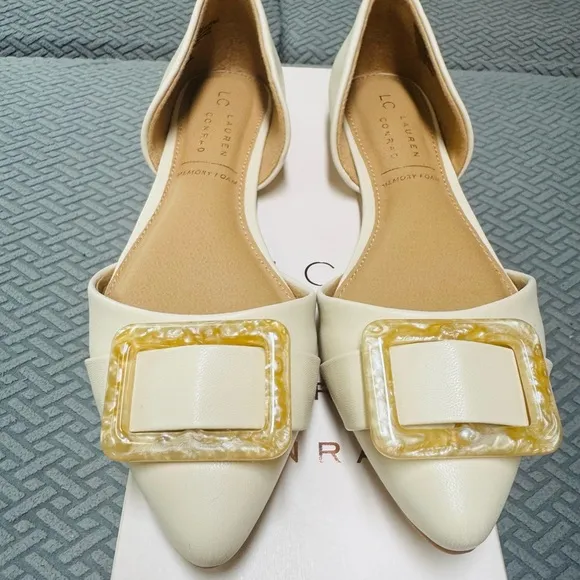 sophisticated LC Lauren Conrad Azra women's dress flats.
