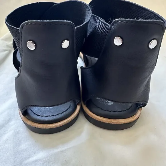 SOREL Ella Womens Black Leather CrossStrapStretch Flat Sandals NL2893-010 Sz 8.5