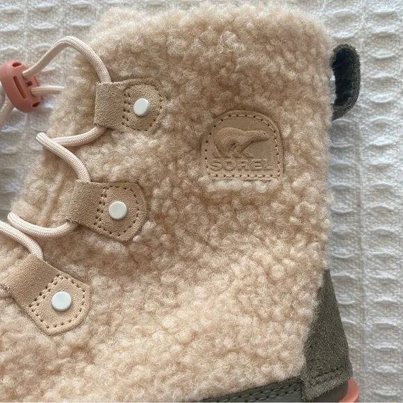 SOREL explorer next youth boots size 5 NWOB