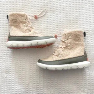 SOREL explorer next youth boots size 5 NWOB