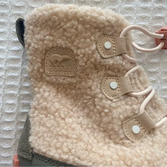 SOREL explorer next youth boots size 5 NWOB
