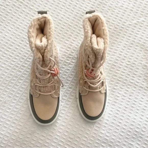 SOREL explorer next youth boots size 5 NWOB