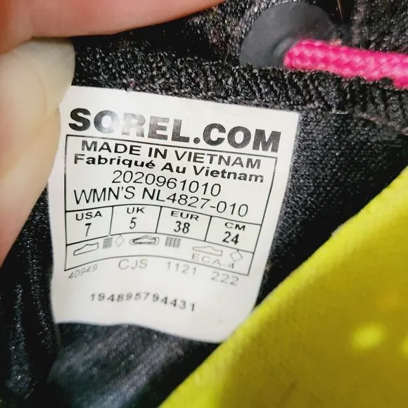 Sorel Kinetic Breakthru womens outdoor all terrain running shoe size7