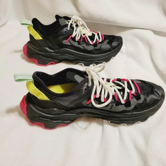 Sorel Kinetic Breakthru womens outdoor all terrain running shoe size7
