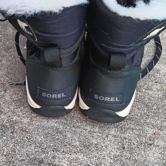 Sorel Whitney II Waterproof Short Lace Faux Fur Boots Girls 6½ (Wo.8)