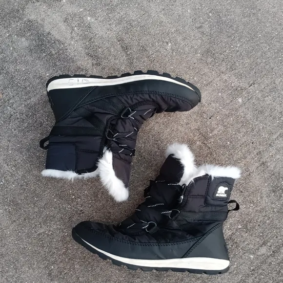 Sorel Whitney II Waterproof Short Lace Faux Fur Boots Girls 6½ (Wo.8)