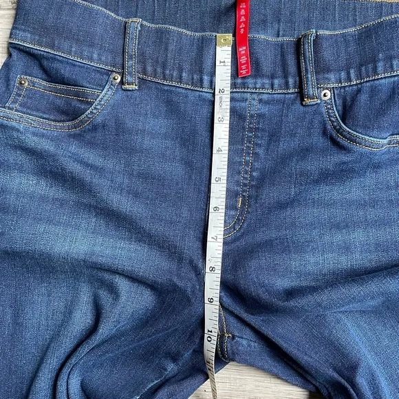 SPANX Shape EveryWear Flare Jeans In Blue Rear Pockets Stretchy Shaping SZ M