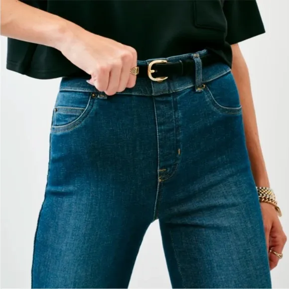 SPANX Shape EveryWear Flare Jeans In Blue Rear Pockets Stretchy Shaping SZ M