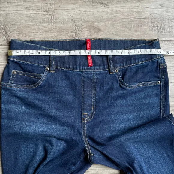 SPANX Shape EveryWear Flare Jeans In Blue Rear Pockets Stretchy Shaping SZ M