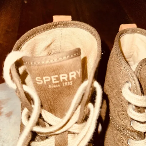 Sperry Brown Boots with Suede Finish and Rubber Sole
