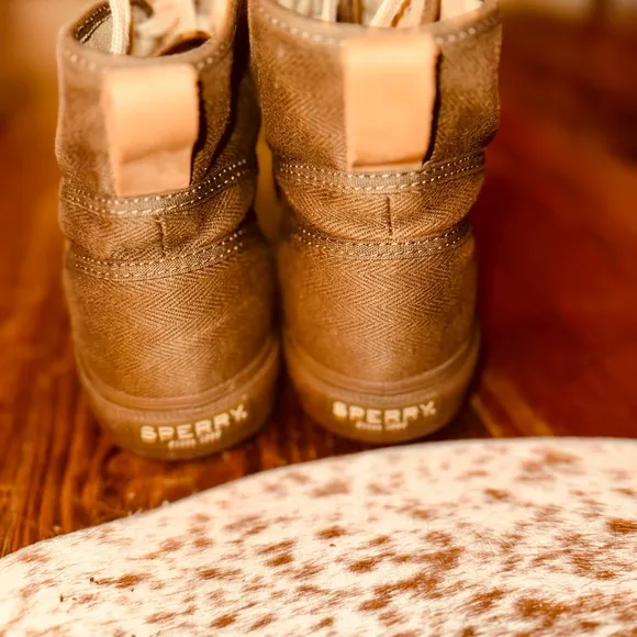 Sperry Brown Boots with Suede Finish and Rubber Sole