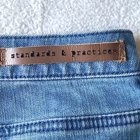 Standards &amp; Practices Wide Leg Cropped Jeans Size 22 Medium Wash Raw Hem