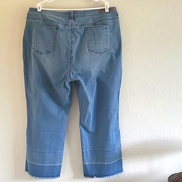 Standards &amp; Practices Wide Leg Cropped Jeans Size 22 Medium Wash Raw Hem