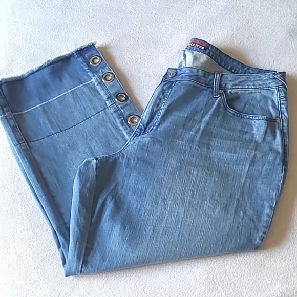 Standards &amp; Practices Wide Leg Cropped Jeans Size 22 Medium Wash Raw Hem