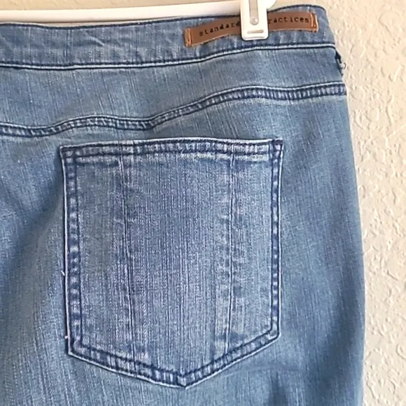 Standards &amp; Practices Wide Leg Cropped Jeans Size 22 Medium Wash Raw Hem