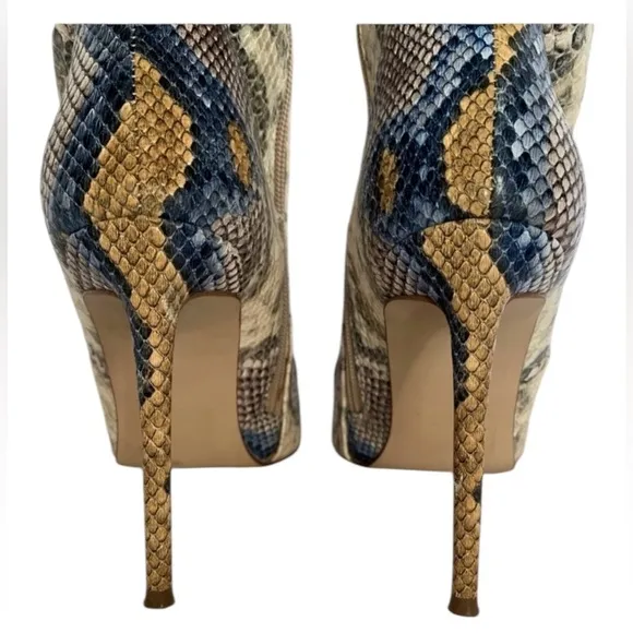 Steve Madden Blue &amp; Yellow Snakeskin Viktory Over the Knee Heeled Boots Size 8