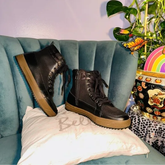 Steve Madden men’s high top camo boots