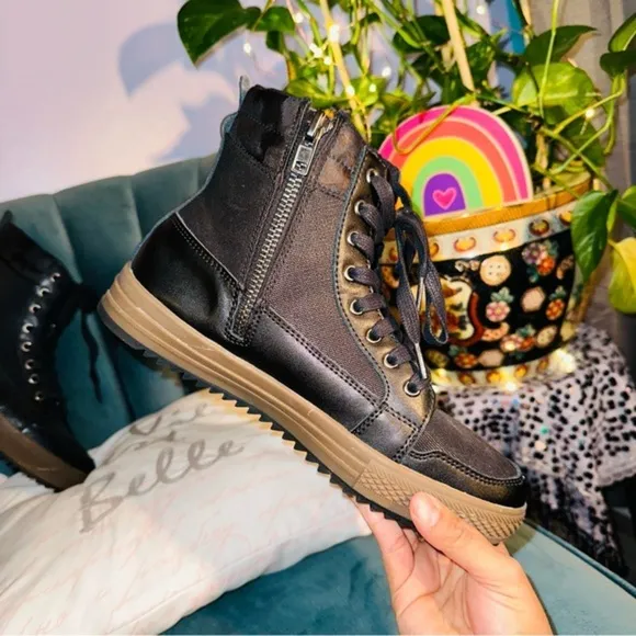 Steve Madden men’s high top camo boots